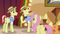 Flam --there won't be a pony in town-- S6E20