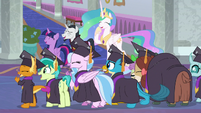 Ponies and Young Six laugh at Crusaders S8E26