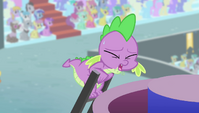 Spike continues to cough S4E24