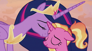 Twilight and Luster share a loving nuzzle S9E26