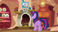 Twilight in front of photograph S03E13