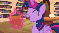 Twilight levitating flower pot S4E15