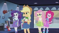 Applejack "nice friendly competition" EG2.jpg (70 КБ)