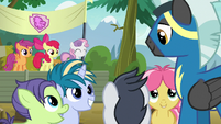 Crusaders watch foals interact with Thunderlane S7E21