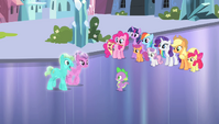 Crystal Ponies approaching Spike S4E24