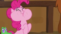 Pinkie Pie happily eating vanilla yak cake S7E11