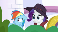 Rarity looking intrigued at Zephyr Breeze S9E4
