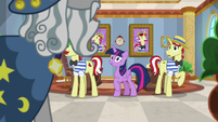 Star Swirl enters Flim and Flam's office S8E16