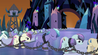The Crystal Ponies in despair S3E01
