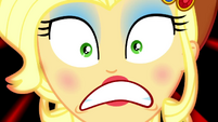 Tight close-up on Applejack's shocked expression SS1