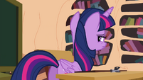 Twilight walking to her seat S4E21