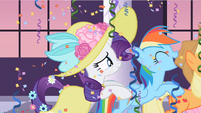 Rarity & Rainbow Dash having fun S2E9