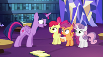 Twilight --you actually got a griffon a cutie mark-- S6E19