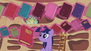 Twilight Sparkle reshelf books 3 S02E10