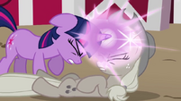 Twilight curing Applejack of grayness S2E2