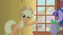 Applejack pointing to Zecora S1E9