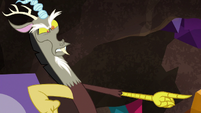Discord points his claw menacingly at Garbunkle S6E17