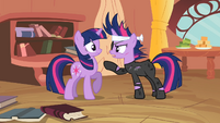 Future Twilight pointing at Twilight S2E20