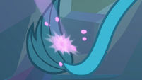 Gallus' tail touches the last pink light S8E22
