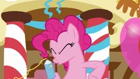 Pinkie Pie spraying silly string S7E19.png (647 KB)