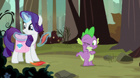 Rarity gathers Peewee's shed feathers S8E11