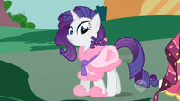 Rarity inspecting gala dress S1E14