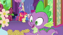 Spike picking up a muffin S7E1