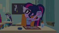 Twilight Sparkle looking at the clock EGDS22