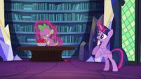 Twilight about to levitate Spike S5E22