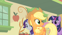 Applejack looking behind S01E21