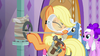 Applejack wraps valve with duct tape S6E10