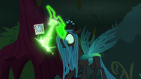 Chrysalis carving Rainbow Dash's cutie mark S8E13