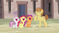 Feather Bangs and Crusaders laughing together S7E8