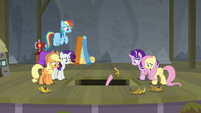 Main ponies salvaging the sun prop S8E7