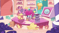 Pinkie Pie baking in the messy kitchen PLS1E1a