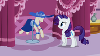 Rarity looking at the mannequin S2E05