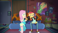 Sunset turns Fluttershy's controller right-side up EGDS34