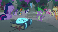 Twilight's friends notice the journal glowing S7E25