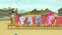 Pie family members plugging their ears S7E4