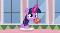 Twilight stops herself from eating donut S5E12