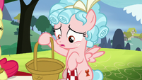 Cozy Glow realizes her basket is empty S8E12