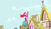 Pinkie Pie Climbing The Pole S02E18