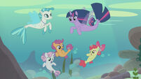 Season 8 promo image - Twilight and CMC as seaponies