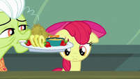 Granny Smith with a breakfast plate for Apple Bloom S5E17