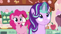 Starlight "helping" Mrs. Cake S6E6