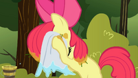 Apple Bloom cleaning her face S1E23