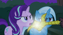 Discord snaps his fingers in Starlight's face S6E25