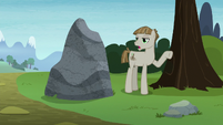 Mudbriar appears before Pinkie and Maud S8E3