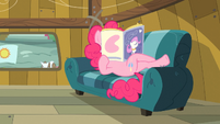 Pinkie Pie reading a magazine S3E4