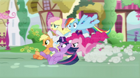 Pinkie racing her friends to the furniture store S5E19